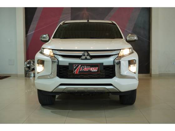 MITSUBISHI L200 TRITON 2.4 16V TURBO DIESEL SPORT HPE CD 4P 4X4 AUTOMÁTICO